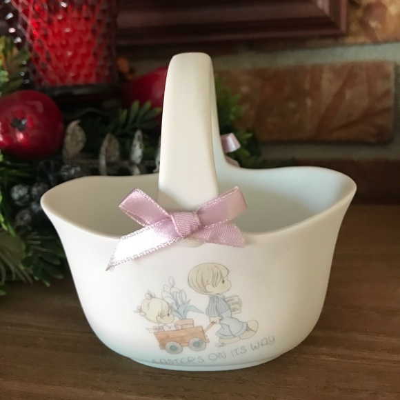 Rare 1987 Precious Moments Enesco Porcelain Basket - Picture 1 of 5